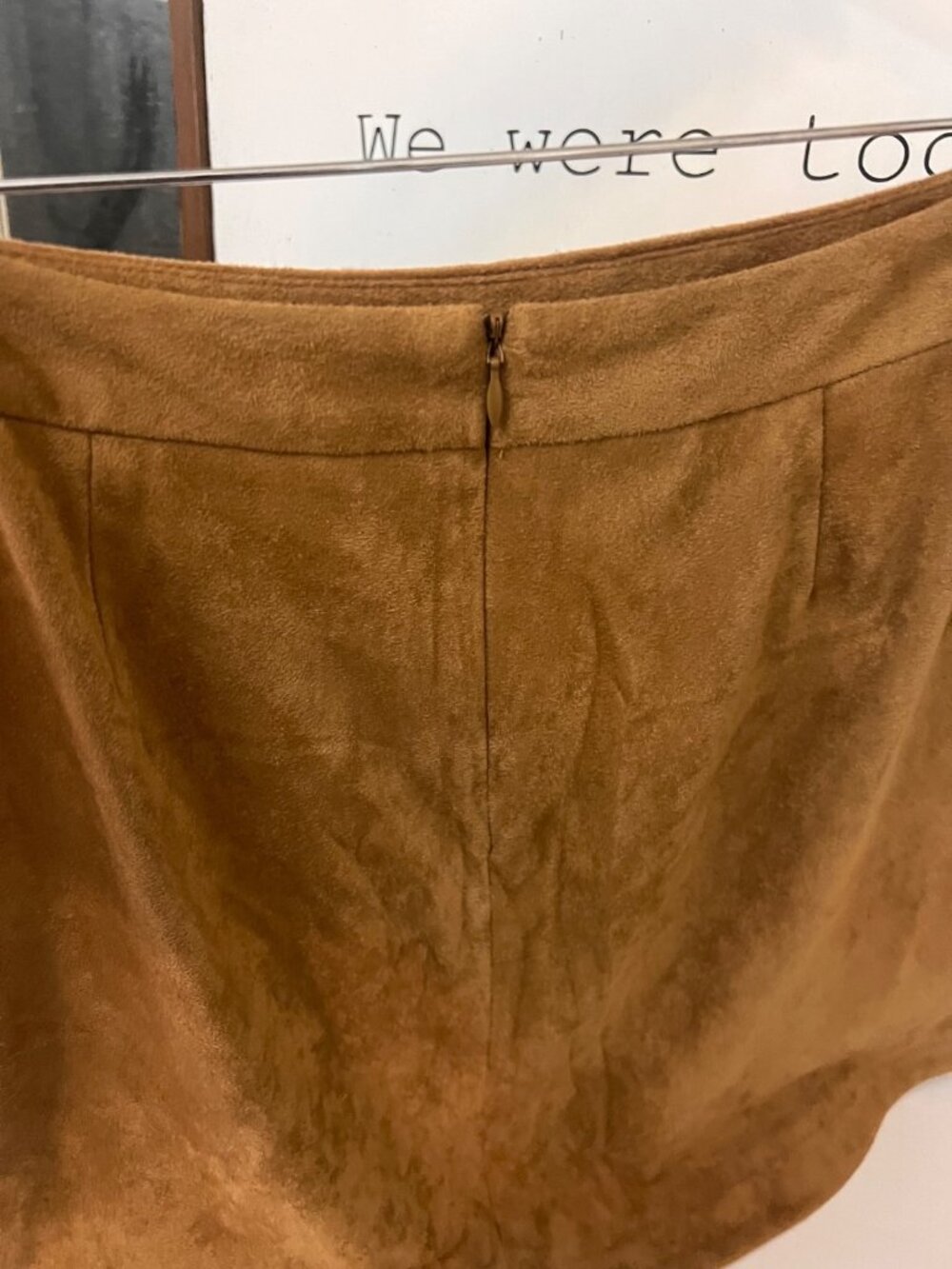BB Dakota Faux Suede Mini Skirt, Whiskey Brown Size 4 Retro, Vintage Curved Hem - Picture 5 of 7